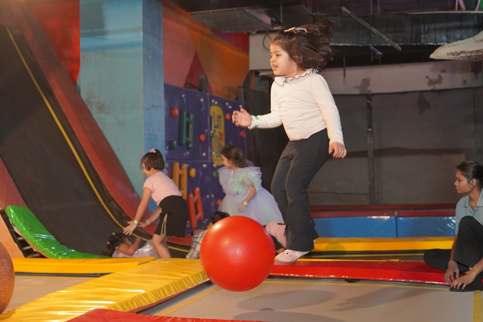 Delhi Biggest Gaming Zone | Delhi Biggest Play House | Best Gaming Zone in Delhi, Gaming area in South Delhi